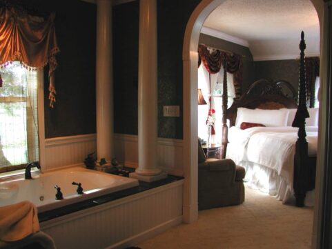 Room, bathtub, ccurtain, columns, bed, chair